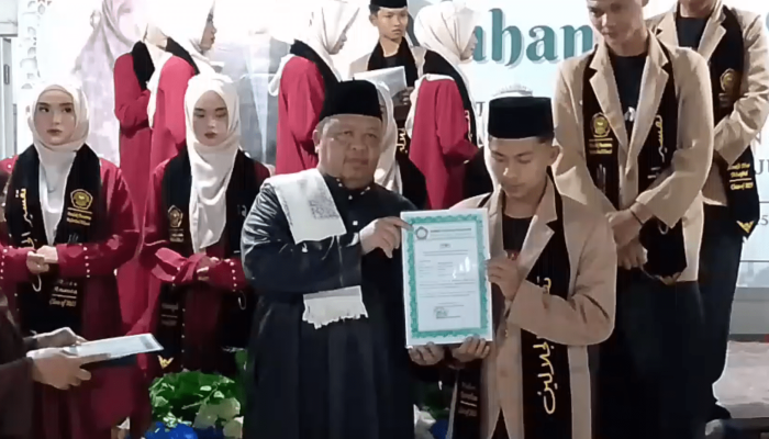 SUASANA KHIDMAT WARNAI HAFLAH AKHIRUSSANAH & MAULID NABI DI PONPES MAFATIHUL HIKMAH