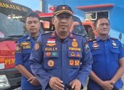 PETUGAS DAMKAR LAMPUNG SELATAN EVAKUASI WARGA YANG HILANG SAAT MENDERES GETAH KARET